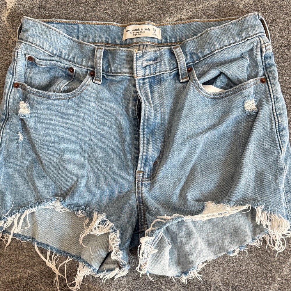 Abercrombie & Fitch High Rise 4” Mom Short